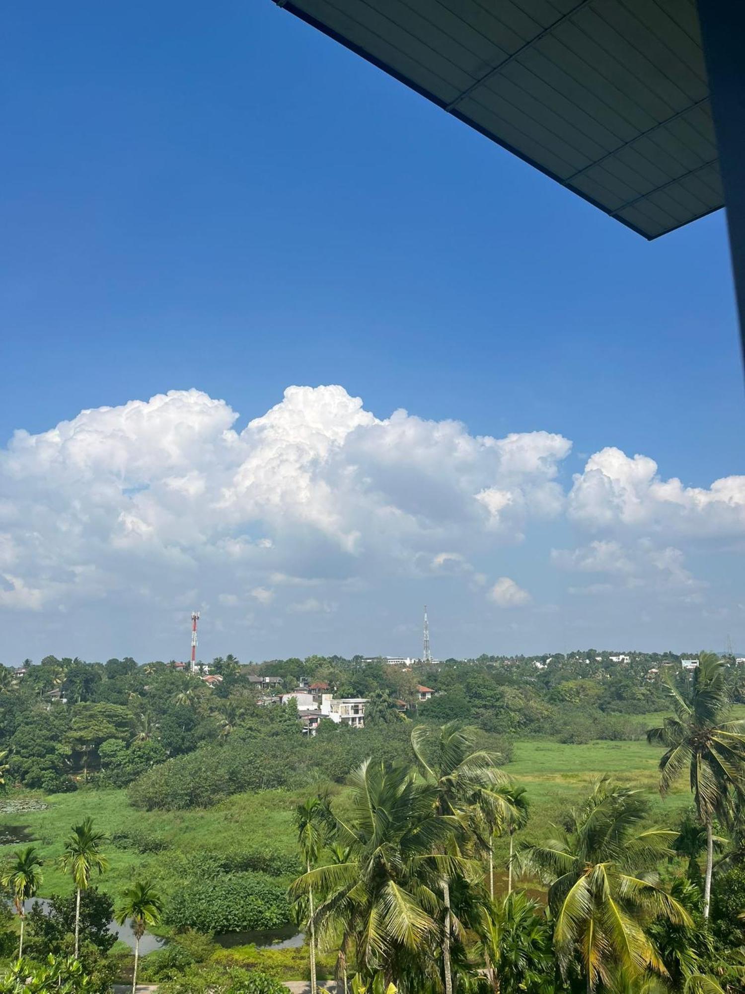 Thalangama Lakeview Lodge Battaramulla Buitenkant foto