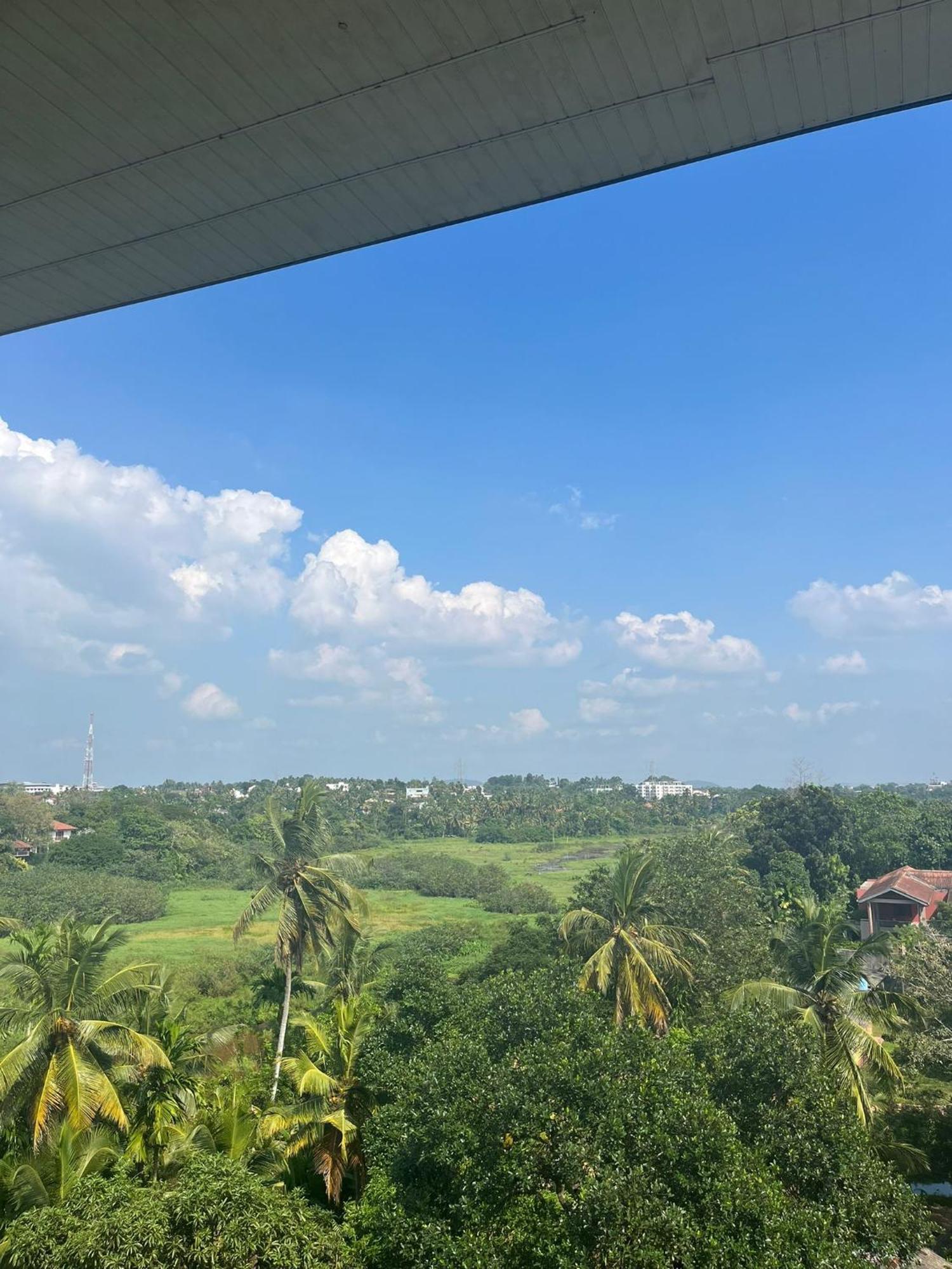 Thalangama Lakeview Lodge Battaramulla Buitenkant foto