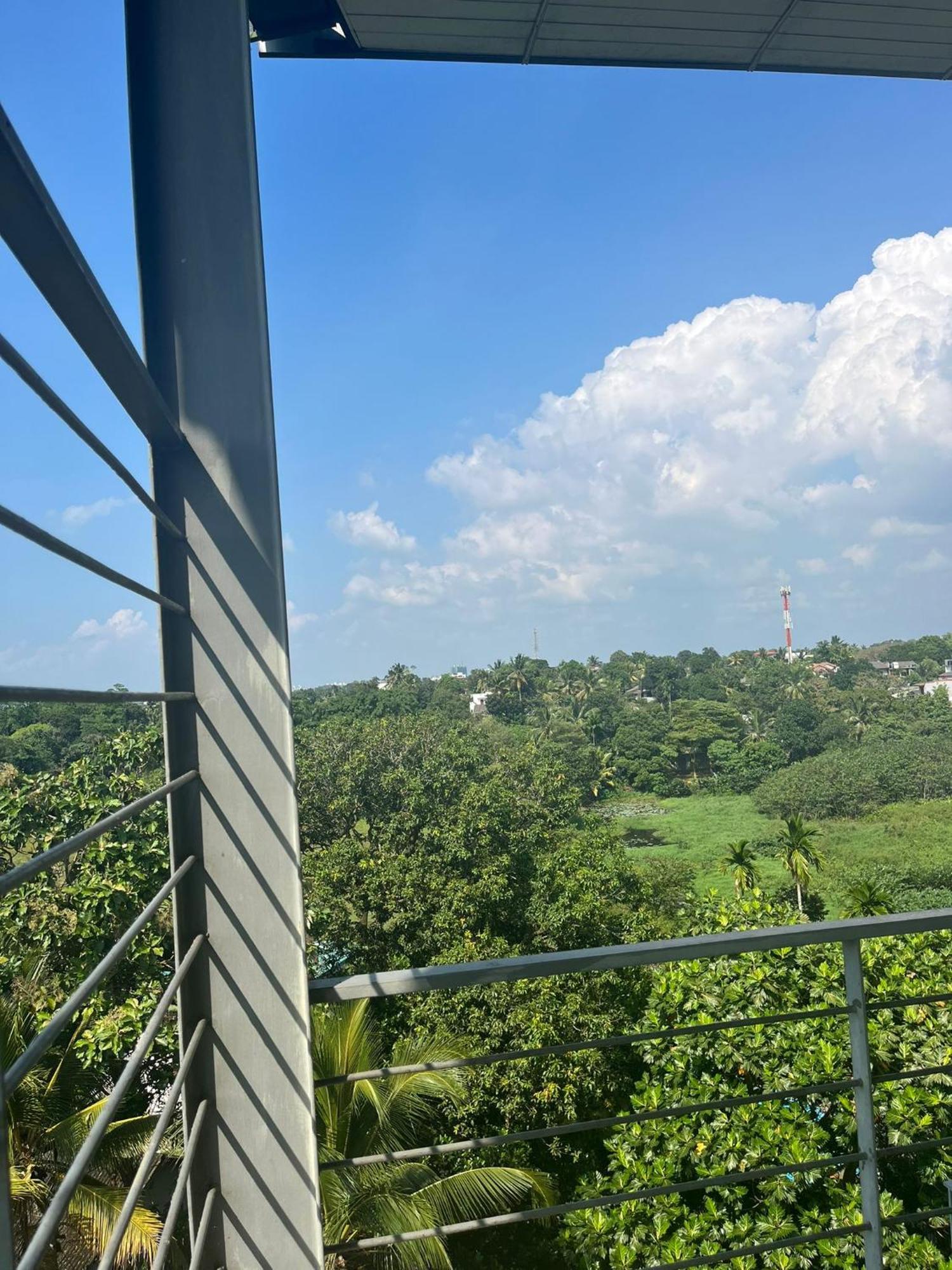 Thalangama Lakeview Lodge Battaramulla Buitenkant foto