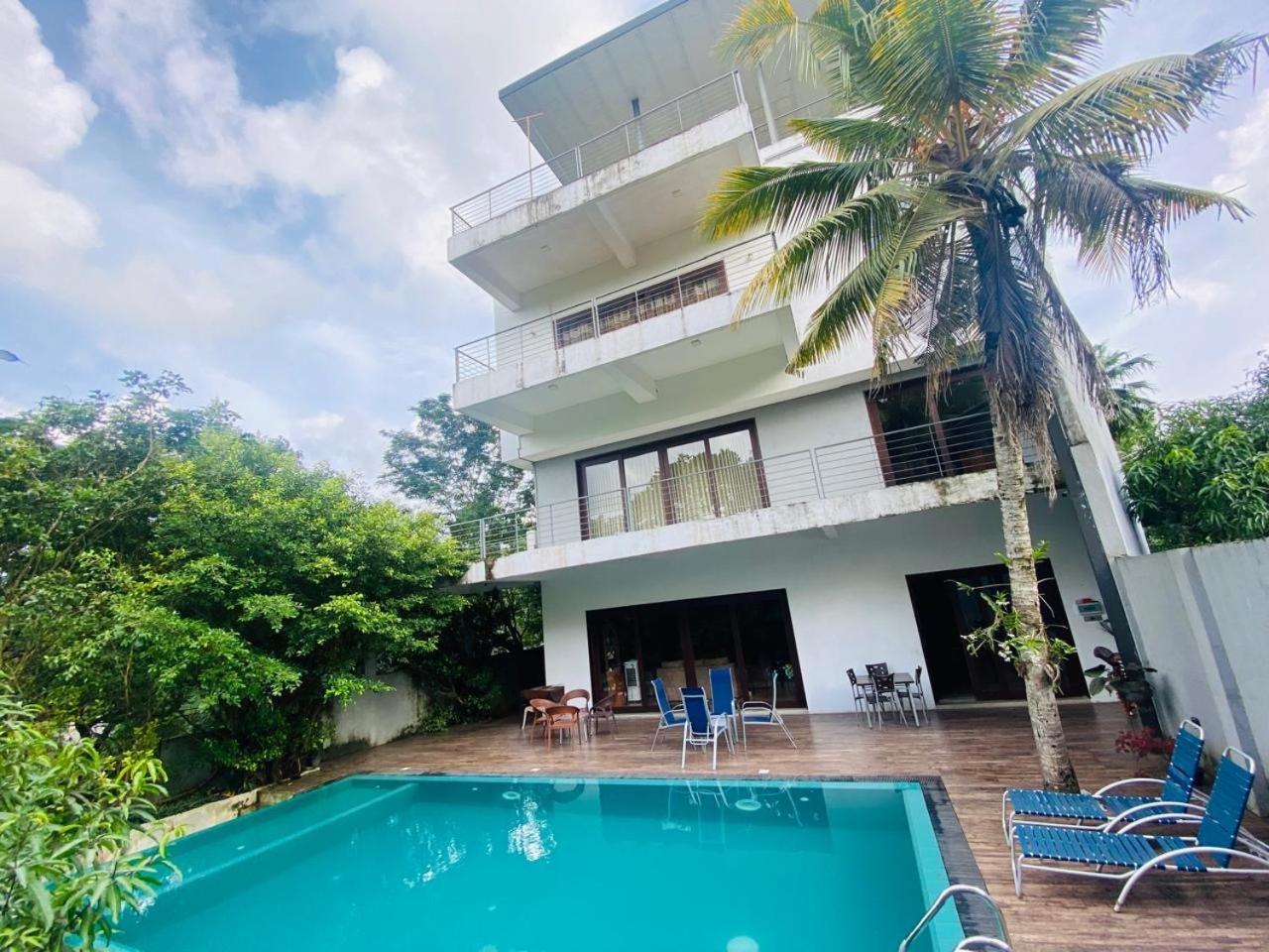 Thalangama Lakeview Lodge Battaramulla Buitenkant foto